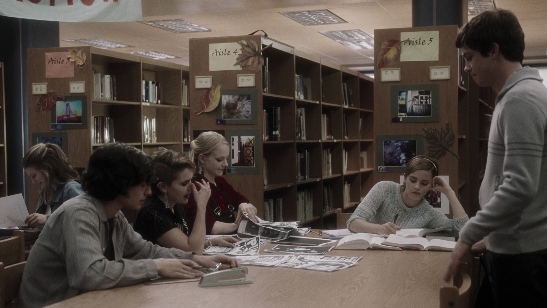 EmmaWatonFan-dot-nl_ThePerksOfBeingAWallflower1720.jpg EmmaWatonFan-dot-nl_ThePerksOfBeingAWallflower1720.jpg