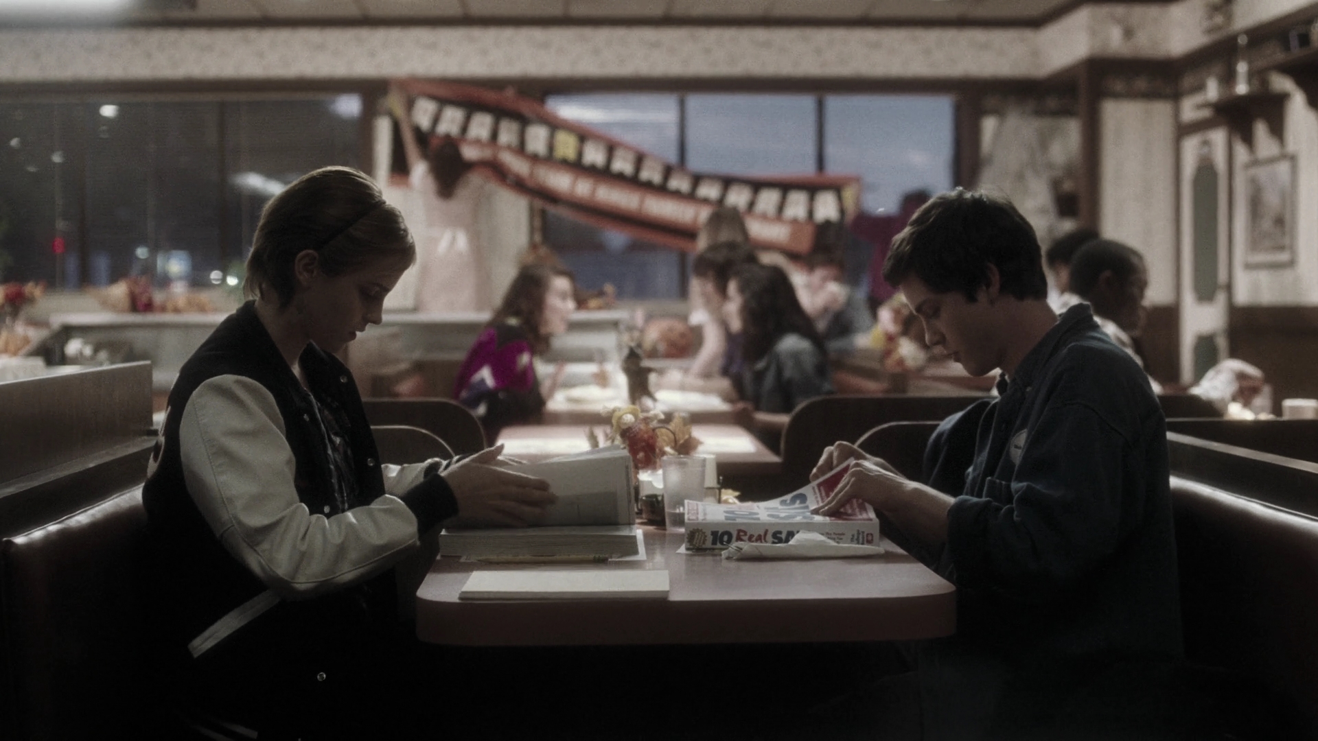 EmmaWatonFan-dot-nl_ThePerksOfBeingAWallflower2210.jpg