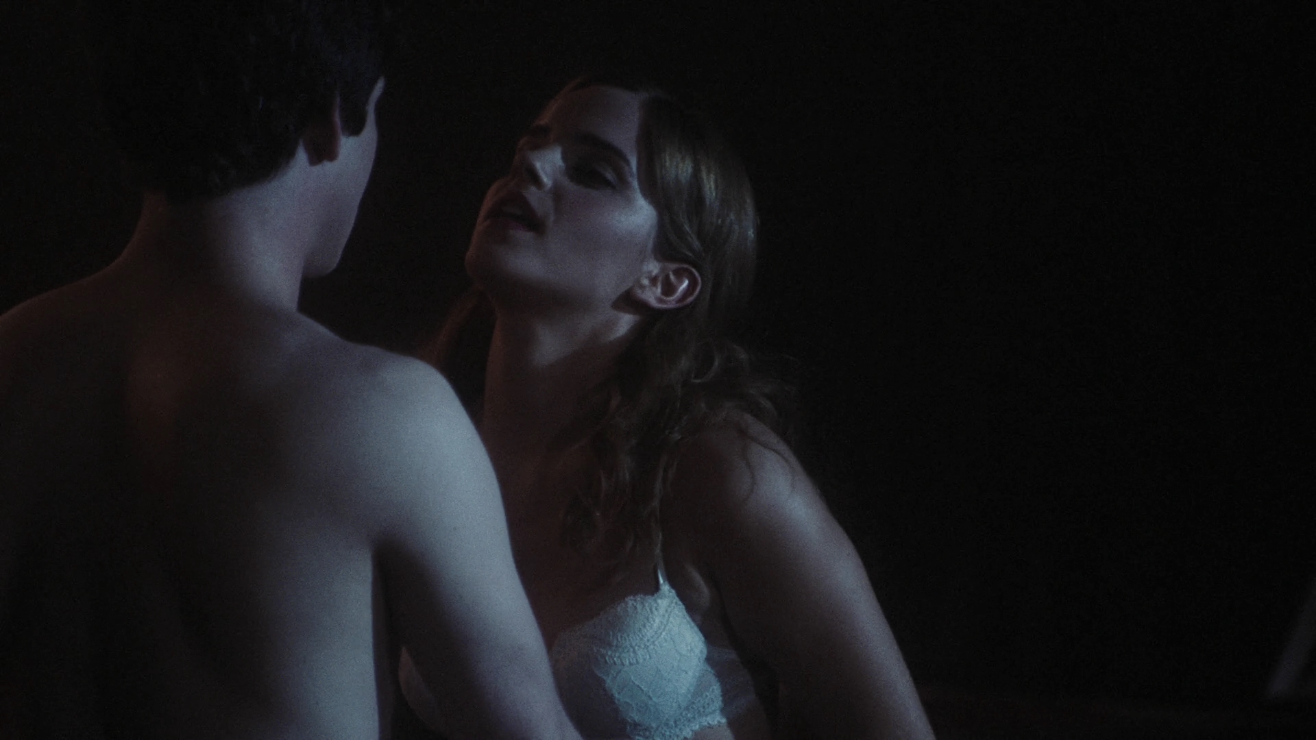 EmmaWatonFan-dot-nl_ThePerksOfBeingAWallflower3270.jpg