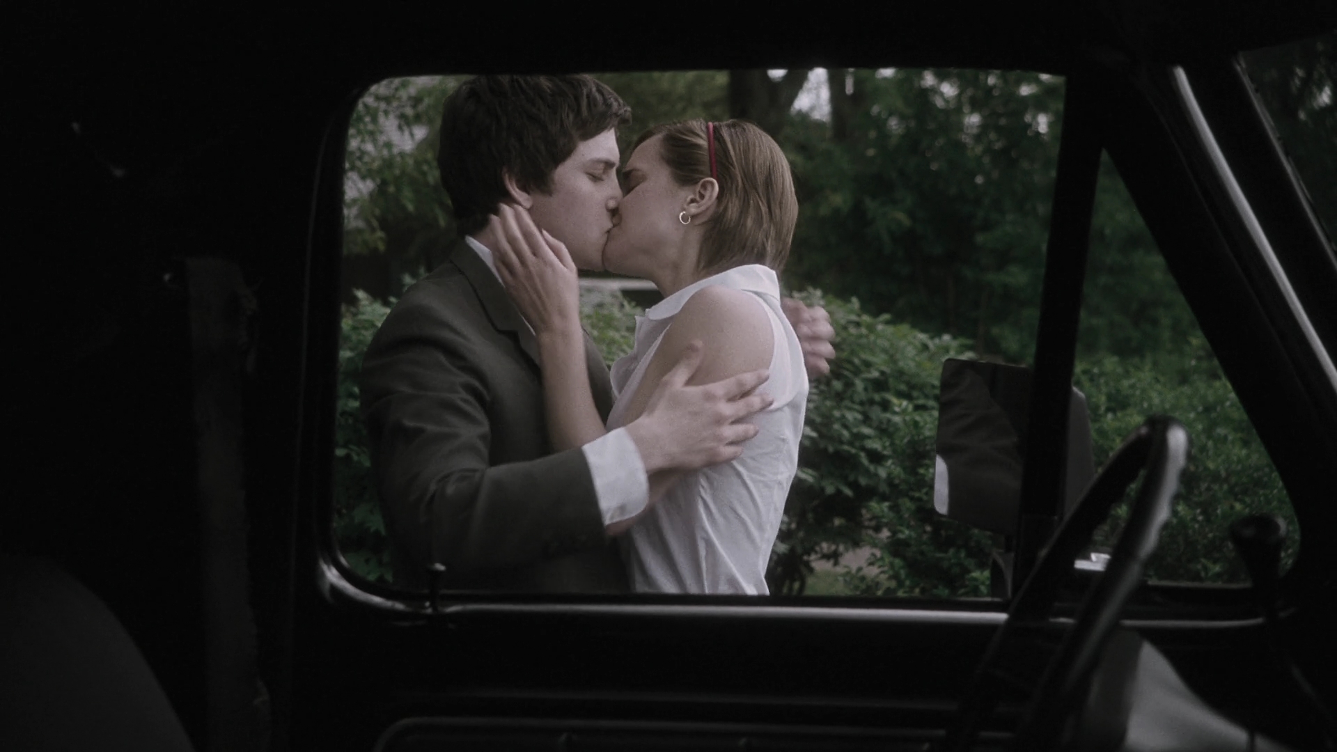 EmmaWatonFan-dot-nl_ThePerksOfBeingAWallflower5097.jpg