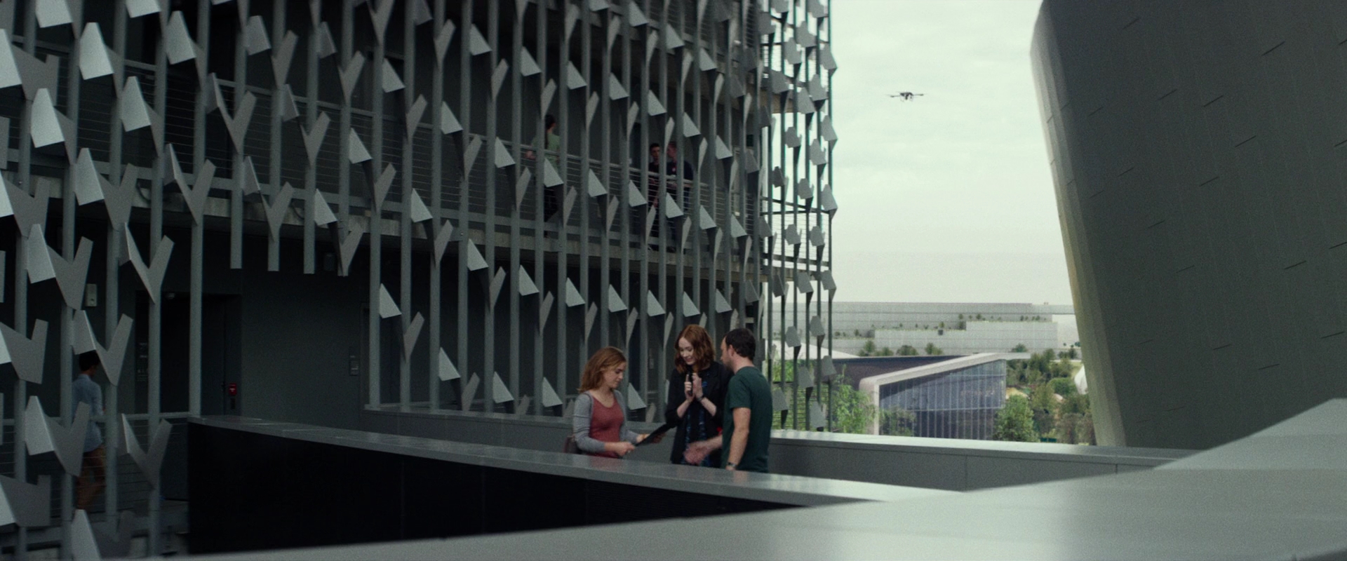 EmmaWatsonFan-dot-nl_TheCircle0547.jpg