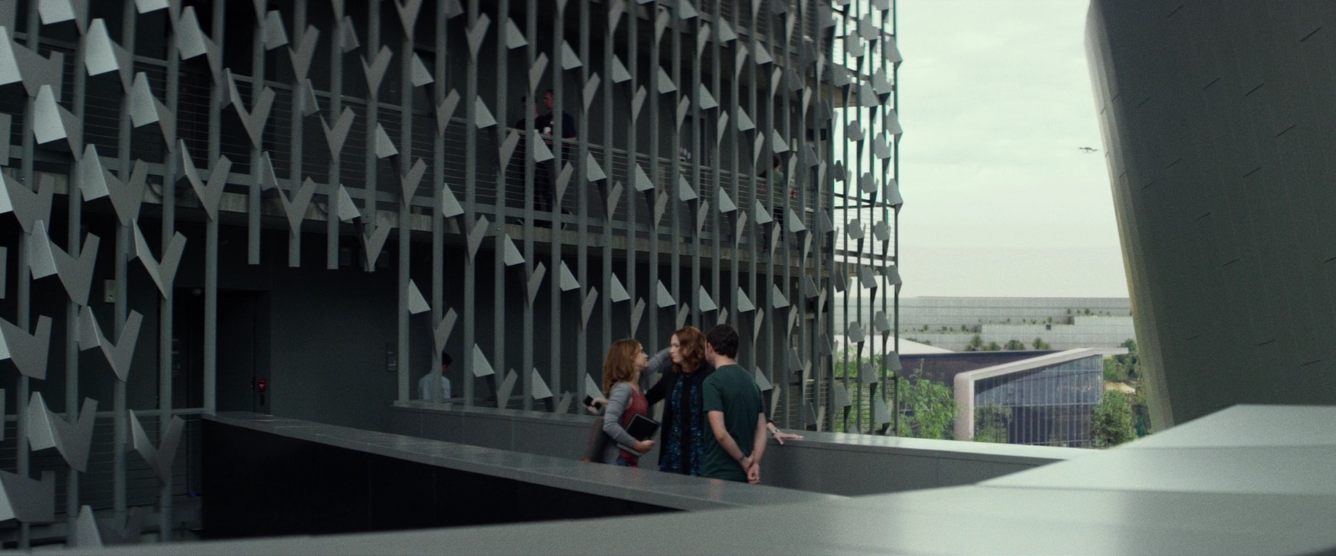 EmmaWatsonFan-dot-nl_TheCircle0552.jpg