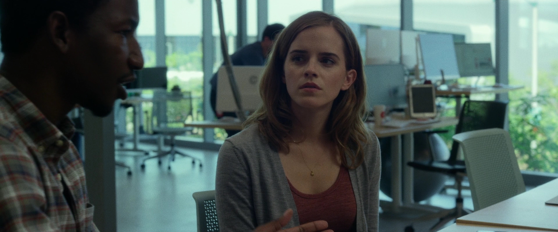 EmmaWatsonFan-dot-nl_TheCircle0603.jpg