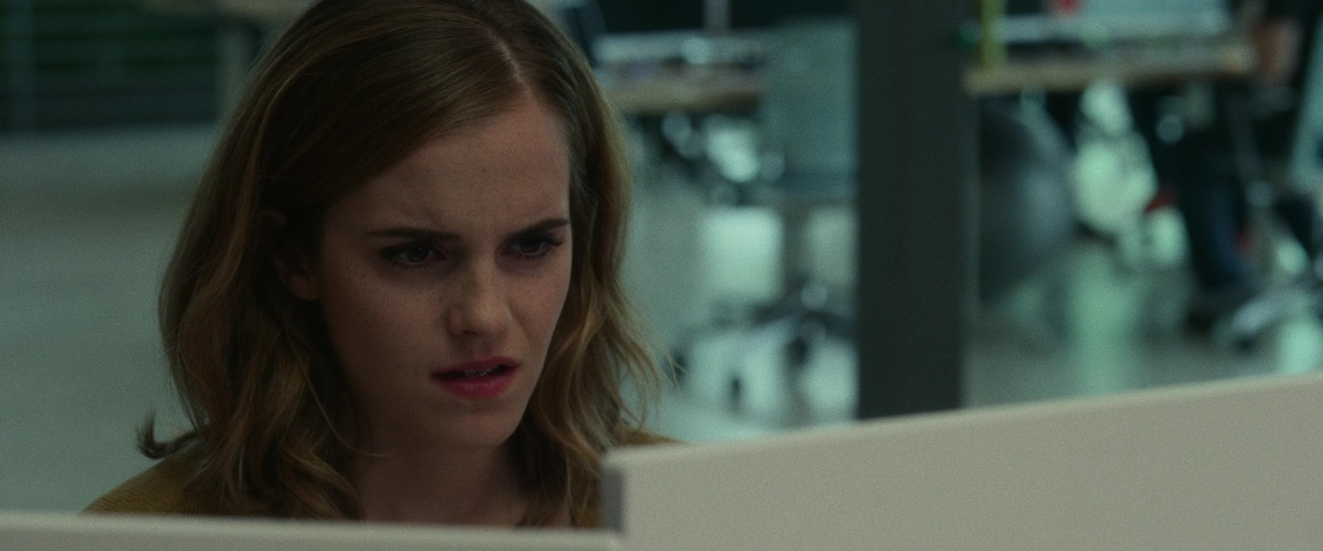 EmmaWatsonFan-dot-nl_TheCircle1949.jpg
