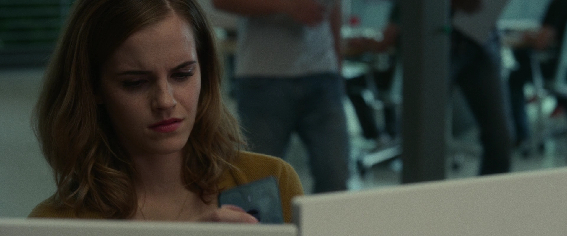 EmmaWatsonFan-dot-nl_TheCircle1962.jpg