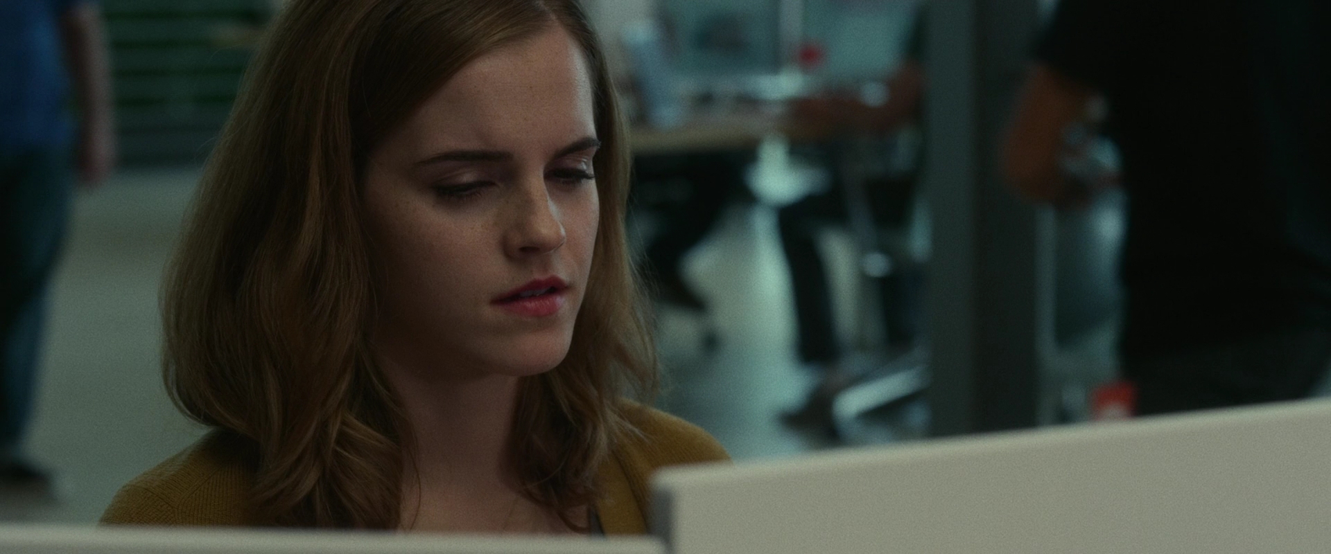 EmmaWatsonFan-dot-nl_TheCircle1976.jpg