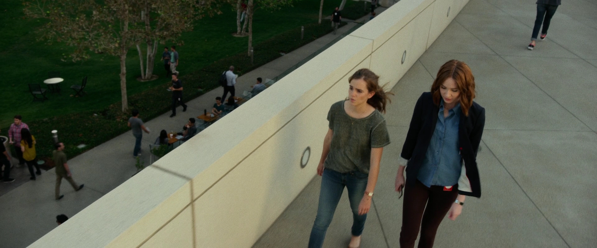 EmmaWatsonFan-dot-nl_TheCircle1990.jpg