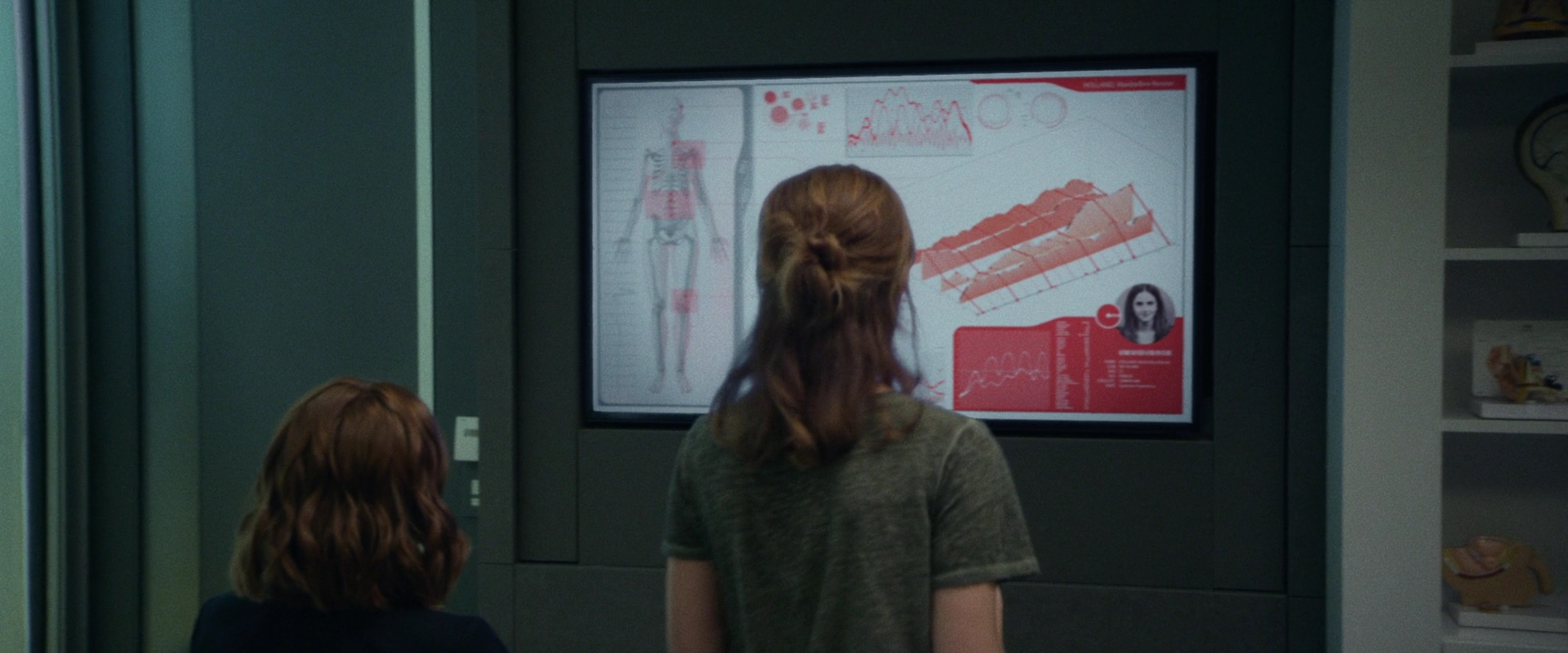 EmmaWatsonFan-dot-nl_TheCircle2067.jpg