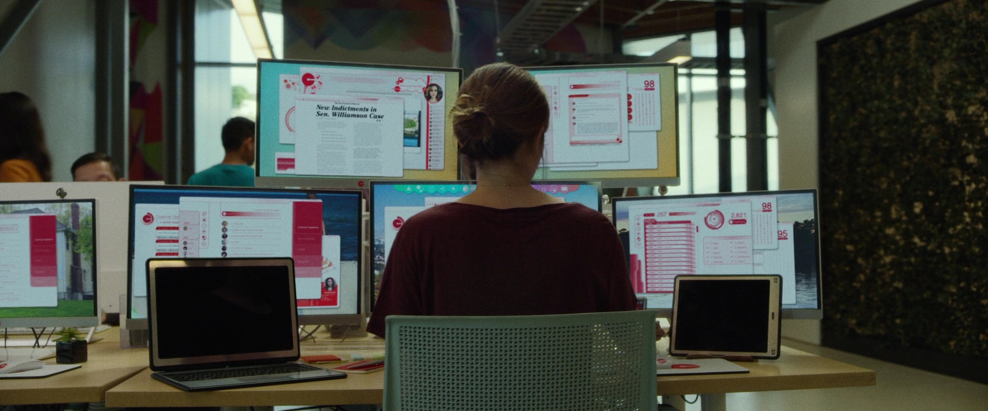 EmmaWatsonFan-dot-nl_TheCircle2673.jpg