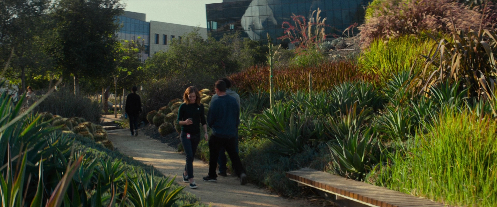 EmmaWatsonFan-dot-nl_TheCircle4257.jpg