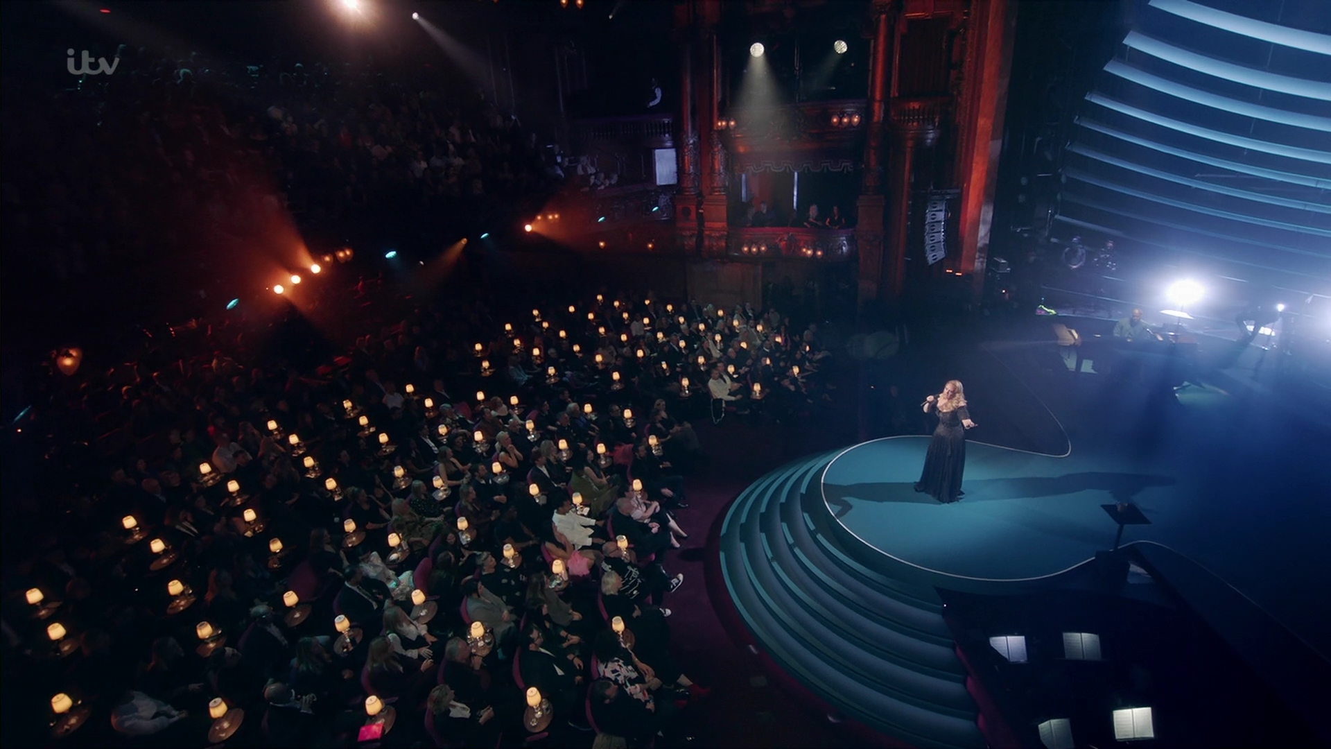 EmmaWatsonFan-dot-nl_AnAudiencewithAdele1329.jpg