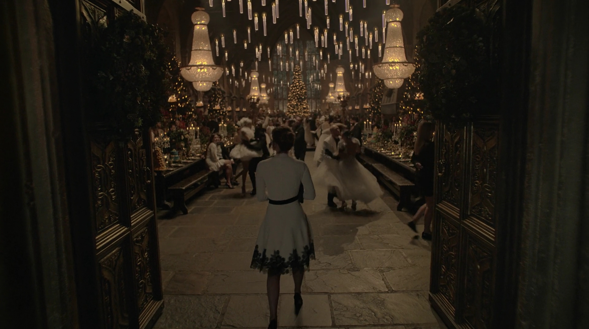 EmmaWatsonFan-dot-nl_HarryPotter-ReturnToHogwarts0136.jpg
