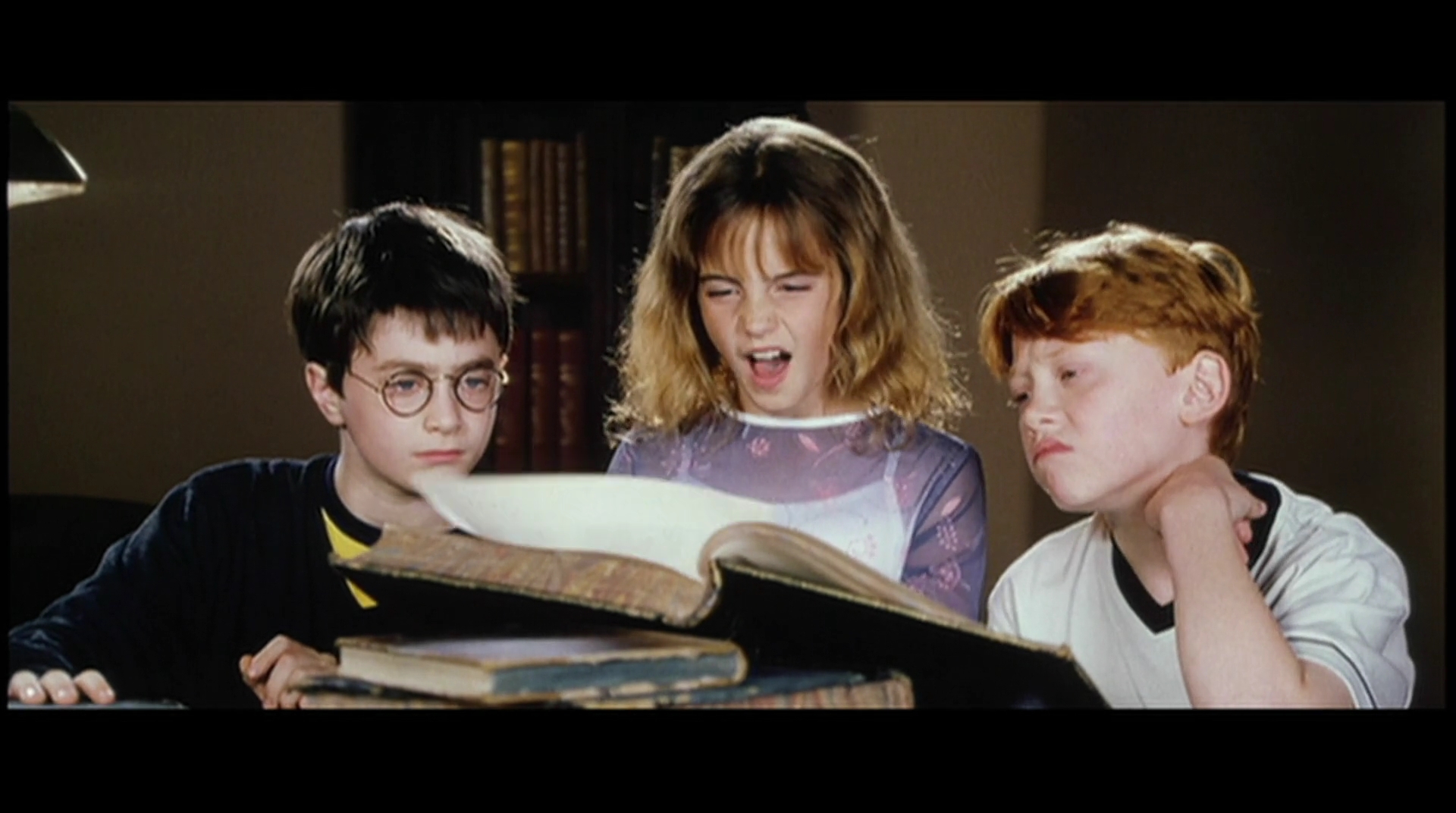 EmmaWatsonFan-dot-nl_HarryPotter-ReturnToHogwarts0589.jpg