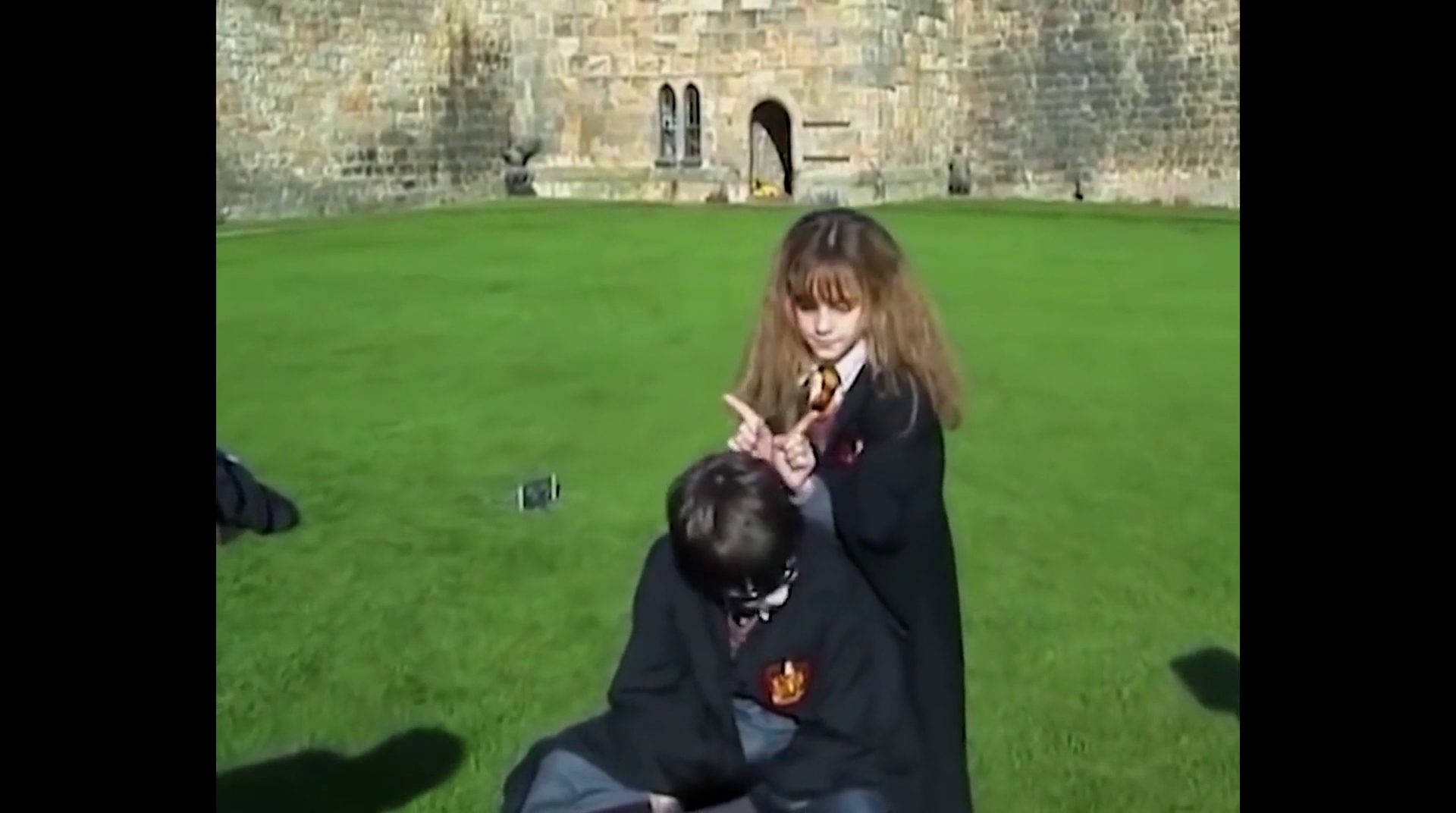 EmmaWatsonFan-dot-nl_HarryPotter-ReturnToHogwarts0894.jpg