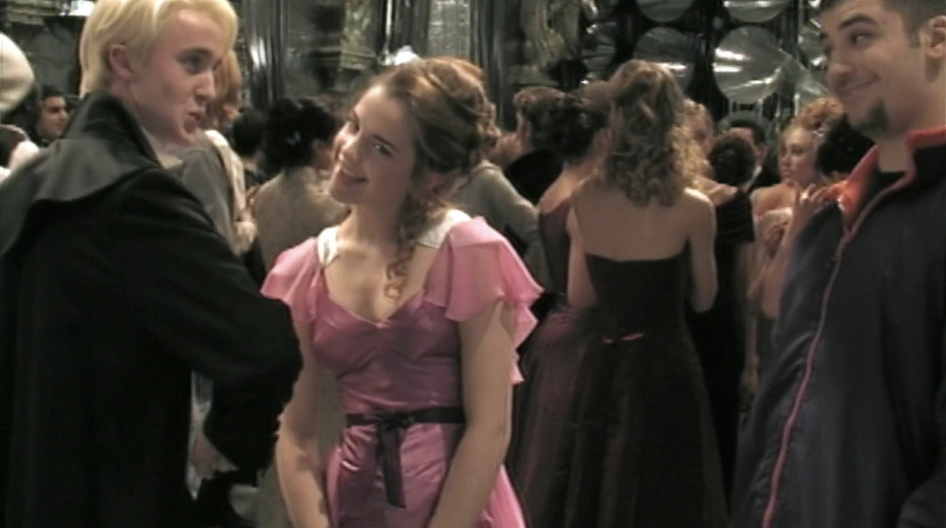 EmmaWatsonFan-dot-nl_HarryPotter-ReturnToHogwarts3003.jpg EmmaWatsonFan-dot-nl_HarryPotter-ReturnToHogwarts3003.jpg