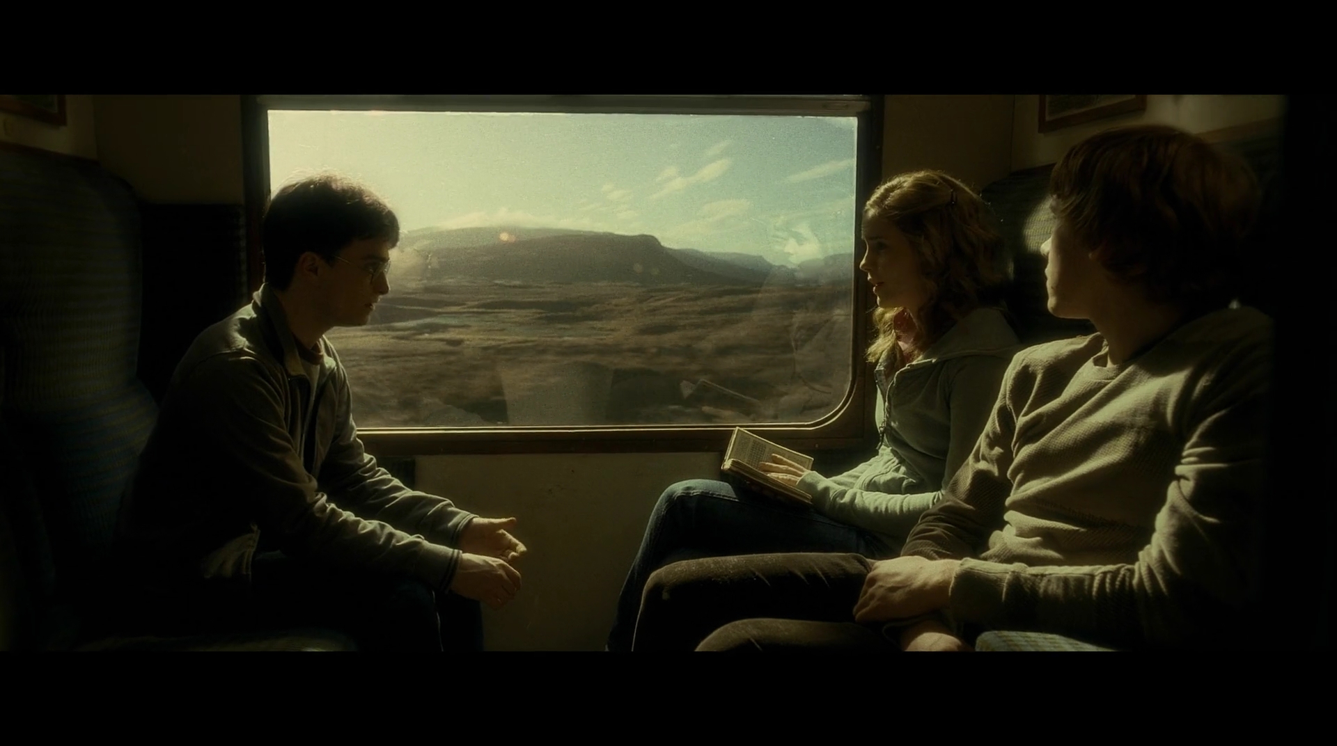EmmaWatsonFan-dot-nl_HarryPotter-ReturnToHogwarts4187.jpg EmmaWatsonFan-dot-nl_HarryPotter-ReturnToHogwarts4187.jpg