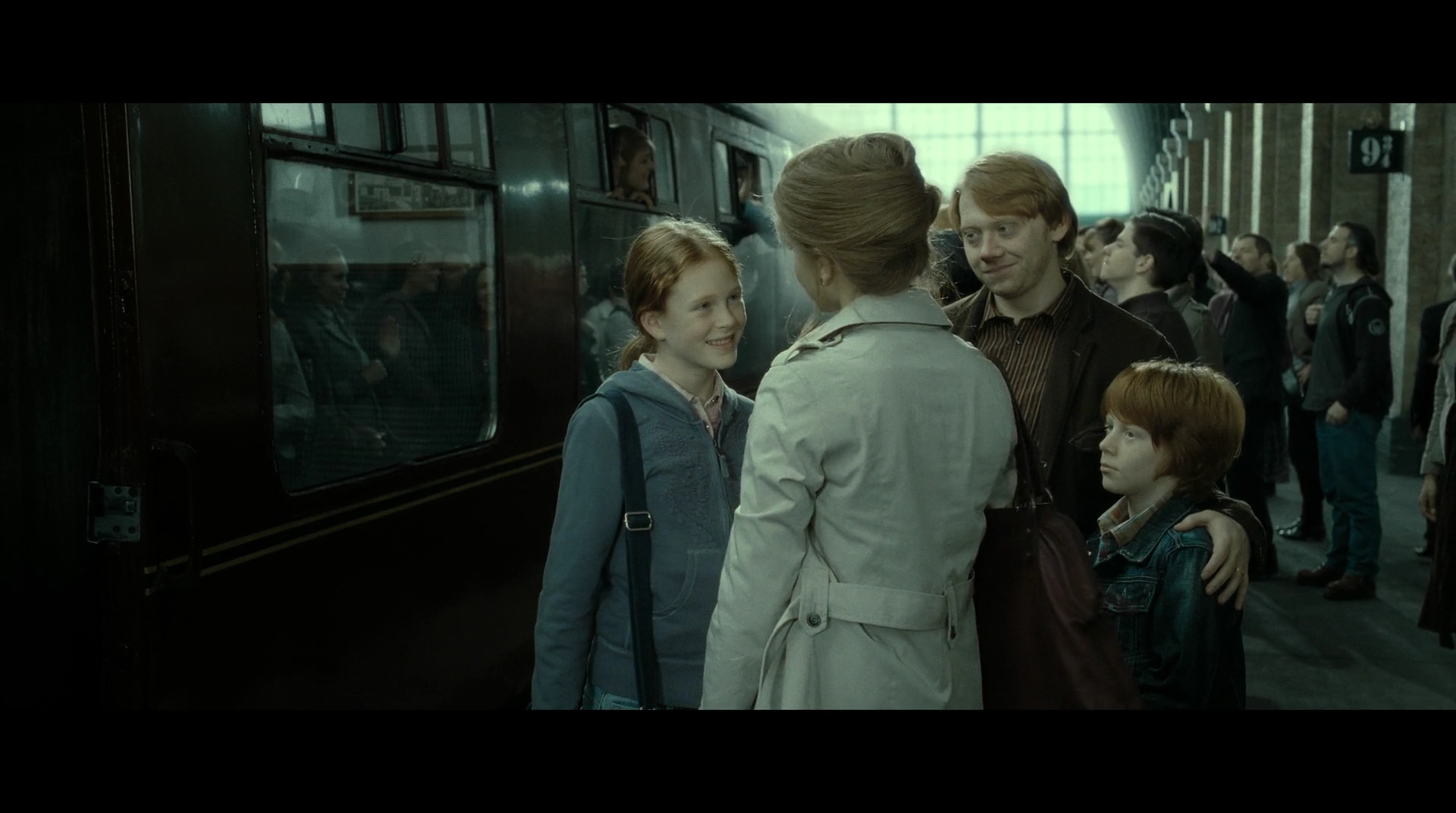 EmmaWatsonFan-dot-nl_HarryPotter-ReturnToHogwarts4797.jpg EmmaWatsonFan-dot-nl_HarryPotter-ReturnToHogwarts4797.jpg