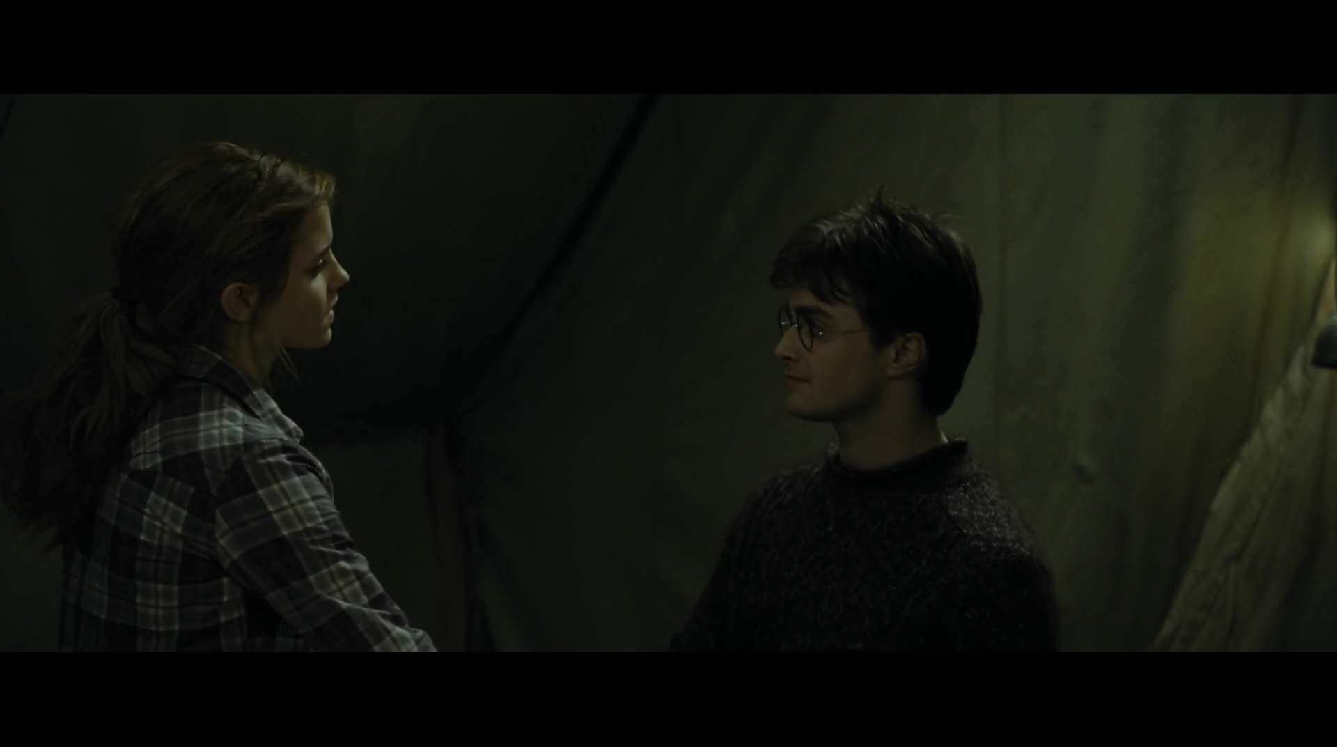 EmmaWatsonFan-dot-nl_HarryPotter-ReturnToHogwarts4978.jpg