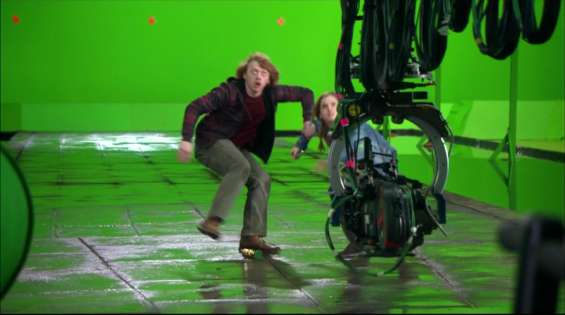 EmmaWatsonFan-dot-nl_HarryPotter-ReturnToHogwarts5177.jpg