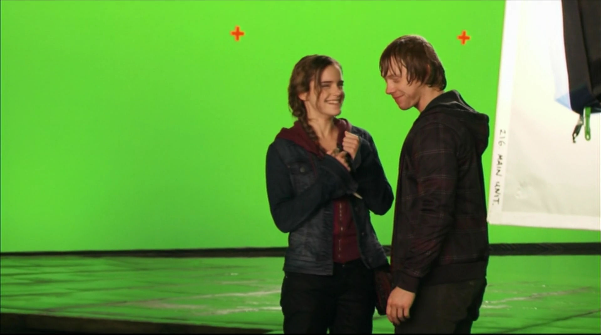 EmmaWatsonFan-dot-nl_HarryPotter-ReturnToHogwarts5230.jpg