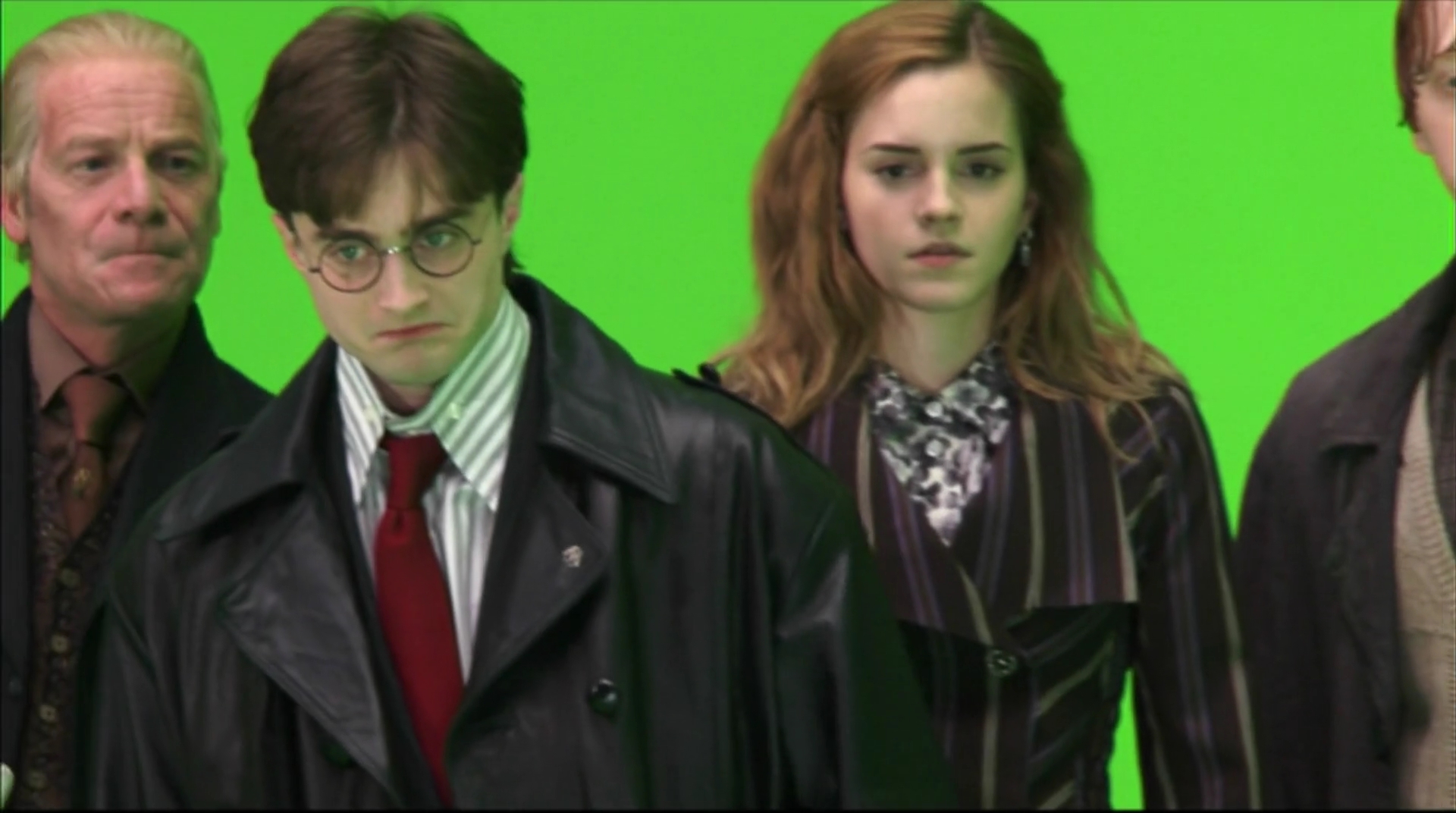 EmmaWatsonFan-dot-nl_HarryPotter-ReturnToHogwarts5709.jpg